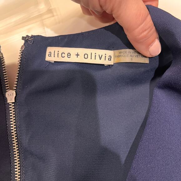 Alice + Olivia Navy Blue Cold Shoulder Niko Sheath Dress Sz 6 - Picture 5 of 11